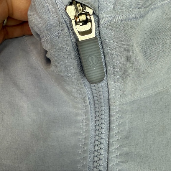 Lululemon size 4 Light Gray Periwinkle Jacket - Picture 5 of 6